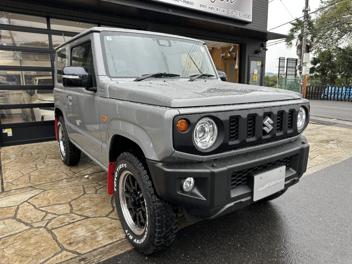 今日ご紹介するのはSUZUKI JIMNY JB64のカーオーディオインストールです。