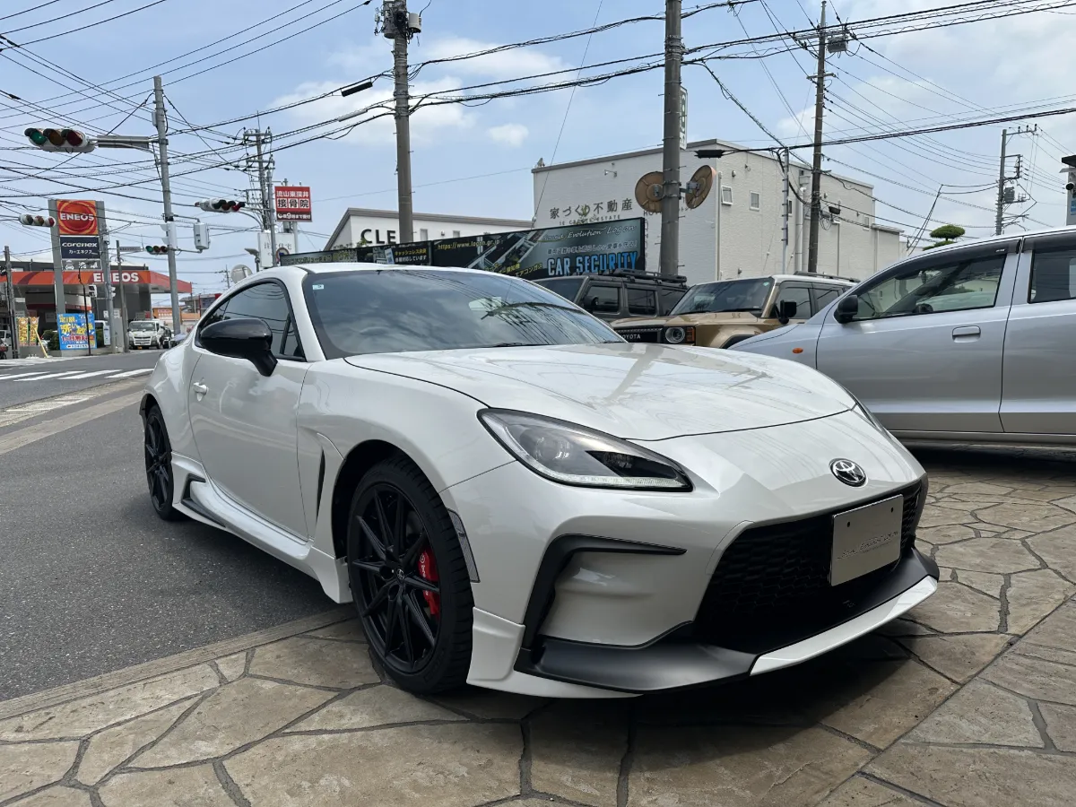 今日ご紹介するのはTOYOTA GR86 ZN8系のカーセキュリティインストールです。