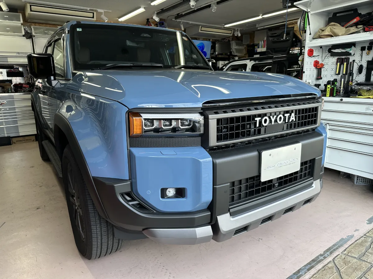 今日ご紹介するのはTOYOTA LAND CRUISER 250 250Wのカーセキュリティインストールです。