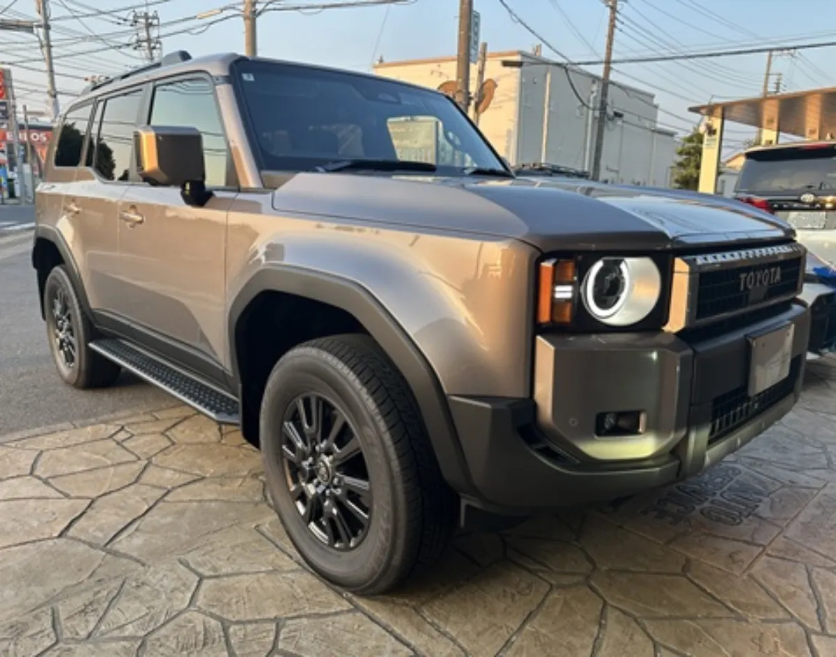 今日ご紹介するのはTOYOTA LAND CRUISER 250 250Wのカーセキュリティインストールです。
