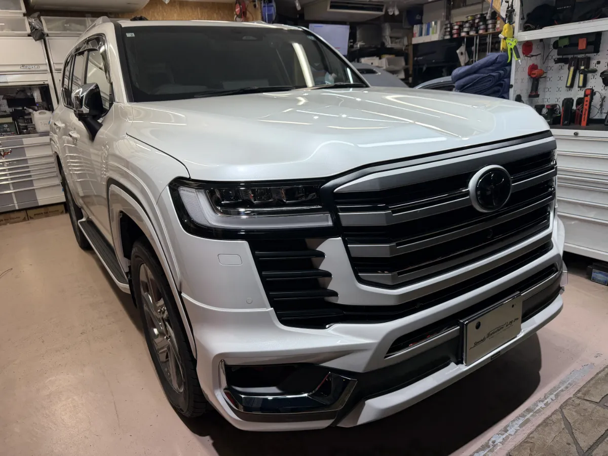 今日ご紹介するのはTOYOTA LAND CRUISER 300 VJA300W FJA300Wのカーセキュリティインストールです。