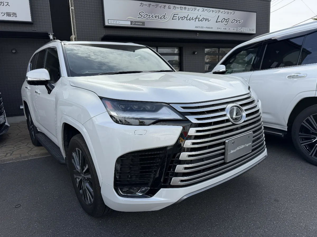 今日ご紹介するのはLEXUS LX VJA310W のカーセキュリティインストールです。