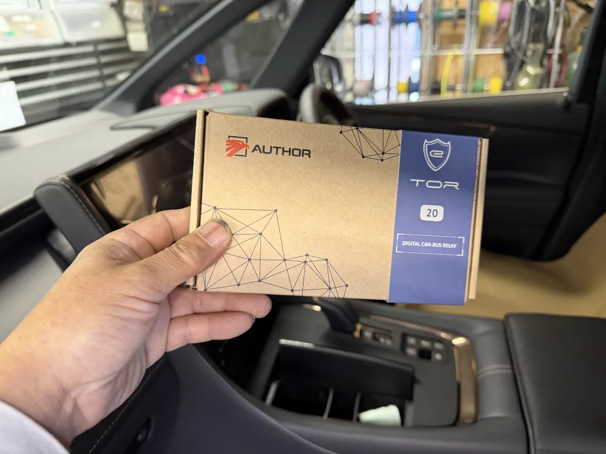 こんにちは！カーオーディオ・カーセキュリティ専門店「ログオン」です。今回はトヨタ ヴェルファイアに装着する、最新のセキュリティシステム「TOR（ティーオーアール）」をご紹介します。TORは、IGLA2+との連携により、デジタルとアナログの二重防御を実現した新世代イモビライザーです。### 特徴をチェック👇1. **二重防御システム**  デジタル制御に加えて、物理的なアナログブロッキングでエンジンを完全に始動不可にします。これでCANインベーダーやリレーアタックなどの多様な盗難手口にしっかり対応！2. **革新的な制御方式**  IGLAと有線でつながっていないTORは、車両のデジタルネットワークを監視し、異常を察知すると自動でアナログ回路を遮断します。これにより、万が一IGLAが無効化されても安心です。3. **純正キーレスとの相性もバッチリ**  TORはIGLAの動作と連動しているため、従来のアナログセキュリティの利便性の低さも克服。純正キーレスの便利さをそのまま享受しつつ、強固な防御力を実現します。4. **後付け可能**  既にIGLA2+が装着されている車両でもTORを追加することができるので、アップグレードが簡単です。TORは「IGLAの頭脳」と「TORの物理ブロック」により、現在最強クラスの盗難防止システムを提供します。いざという時にあなたの大切な車を守るために、ぜひこのダブル構造を検討してみてください！