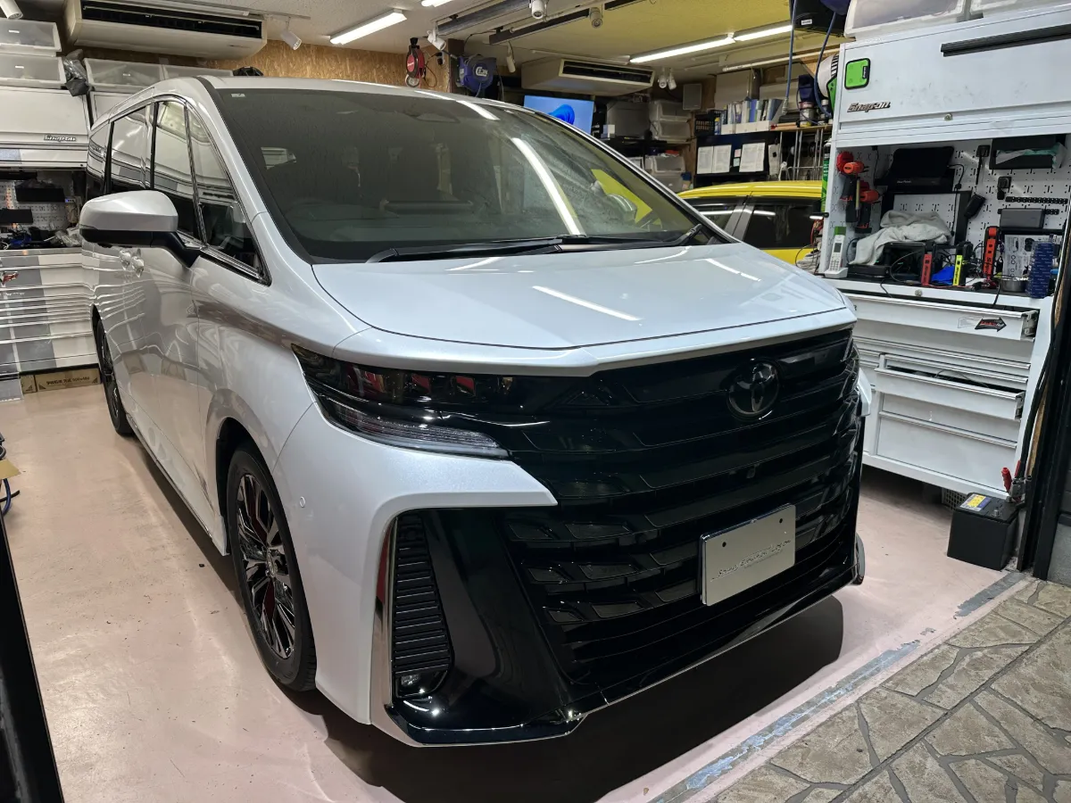 今日ご紹介するのはTOYOTA VELLFIRE TAHA4#系のカーセキュリティインストールです。