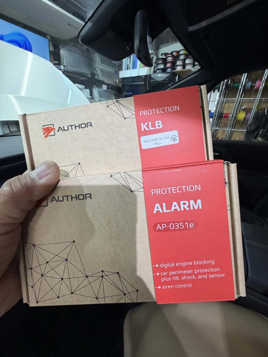 🔒 **KEYLESS BLOCK JP+（キーレスブロック）** ーー最新の盗難手口を封じる、次世代セキュリティシステムーーこんにちは！今日はトヨタ アルファード用の新しいセキュリティシステム「KEYLESS BLOCK JP+」をご紹介します。スマートキー車両が人気を集める中、盗難の新手口「リレーアタック」や「CANインベーダー」に対応するための強力な防御を提供します。### 製品の特長- **リレーアタック完全遮断** スマートキーでロックした後は、車両はその電波を一切受け付けません。悪用されるようなツールを使っても、簡単には開けさせません！- **CANインベーダー対策** 特にトヨタ・レクサス車が狙われやすいアンロック攻撃にもしっかり対応。最新のセキュリティ技術で守ります。- **エンジン始動をブロック** 万が一ドアを開けられても、認証がなければエンジンは始動しません。安心ですね。- **自由度の高い認証方式** 専用のキーフォブやスマホと連携でき、純正キーの利用もそのままOK！日常がもっと便利に。- **広範囲な互換性** 他のセキュリティシステムと組み合わせて、さらなる防御を実現。単独でも頼もしい防御力です。### 当店からのおすすめ当店では「IGLA」との同時施工を強くおすすめしています。これにより、両者を連携させて操作性もアップ！防御力を最大化し、高コストパフォーマンスも実現します。🔐 **まとめ** KEYLESS BLOCKは「開けられない」「動かせない」安心感をもたらします。この機会に愛車をしっかりと守るための一歩を踏み出してみませんか？お待ちしています！