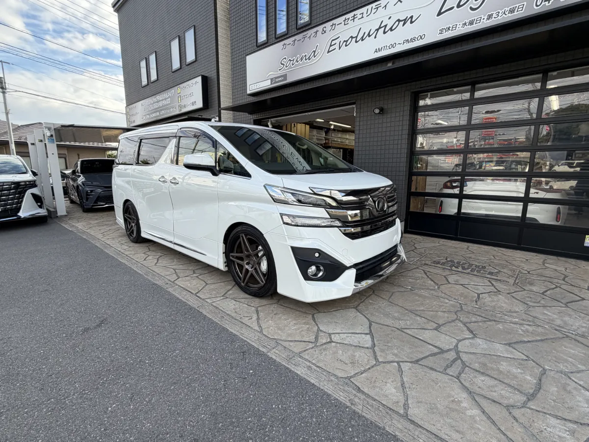 今日ご紹介するのはTOYOTA VELLFIRE AYH/GGH/AGH3#系前期のカーオーディオインストールです。