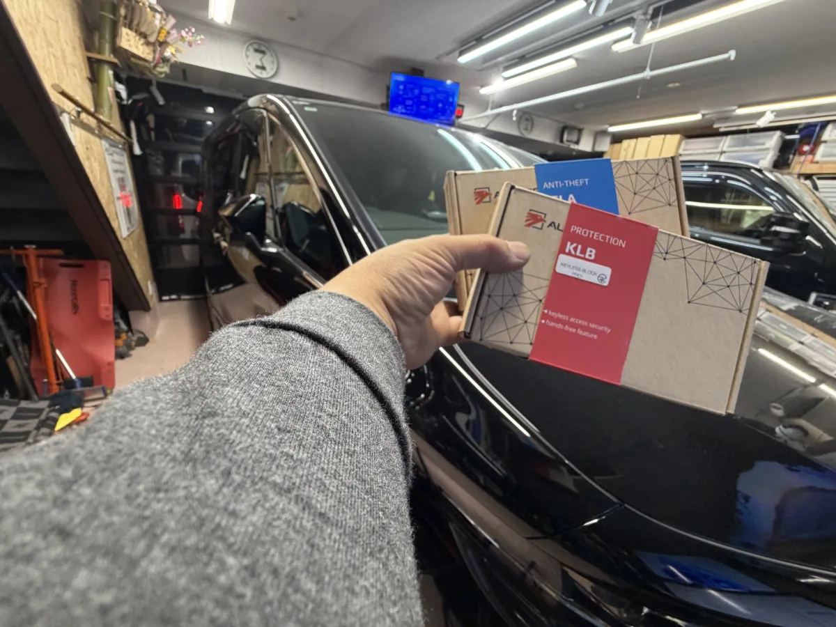 Today we will introduce car security installation for the TOYOTA ALPHARD 6AA-AAHH40W4# series.