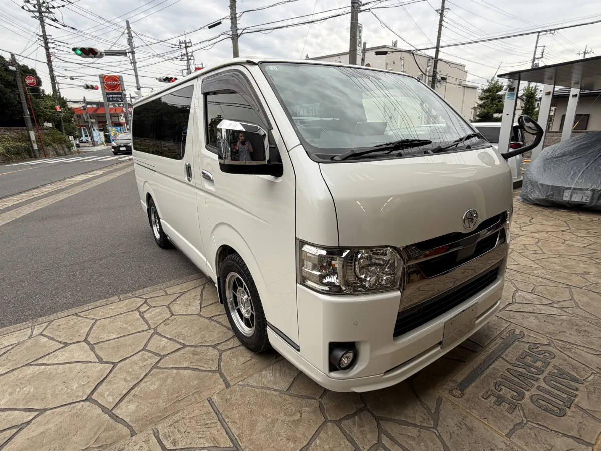 Today we will introduce car security installation for the TOYOTA HIACE 200 series 6.7-inch.