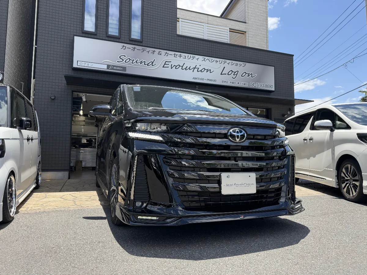 今日ご紹介するのはTOYOTA ALPHARD 6AA-AAHH40W4#系のカーオーディオインストールです。