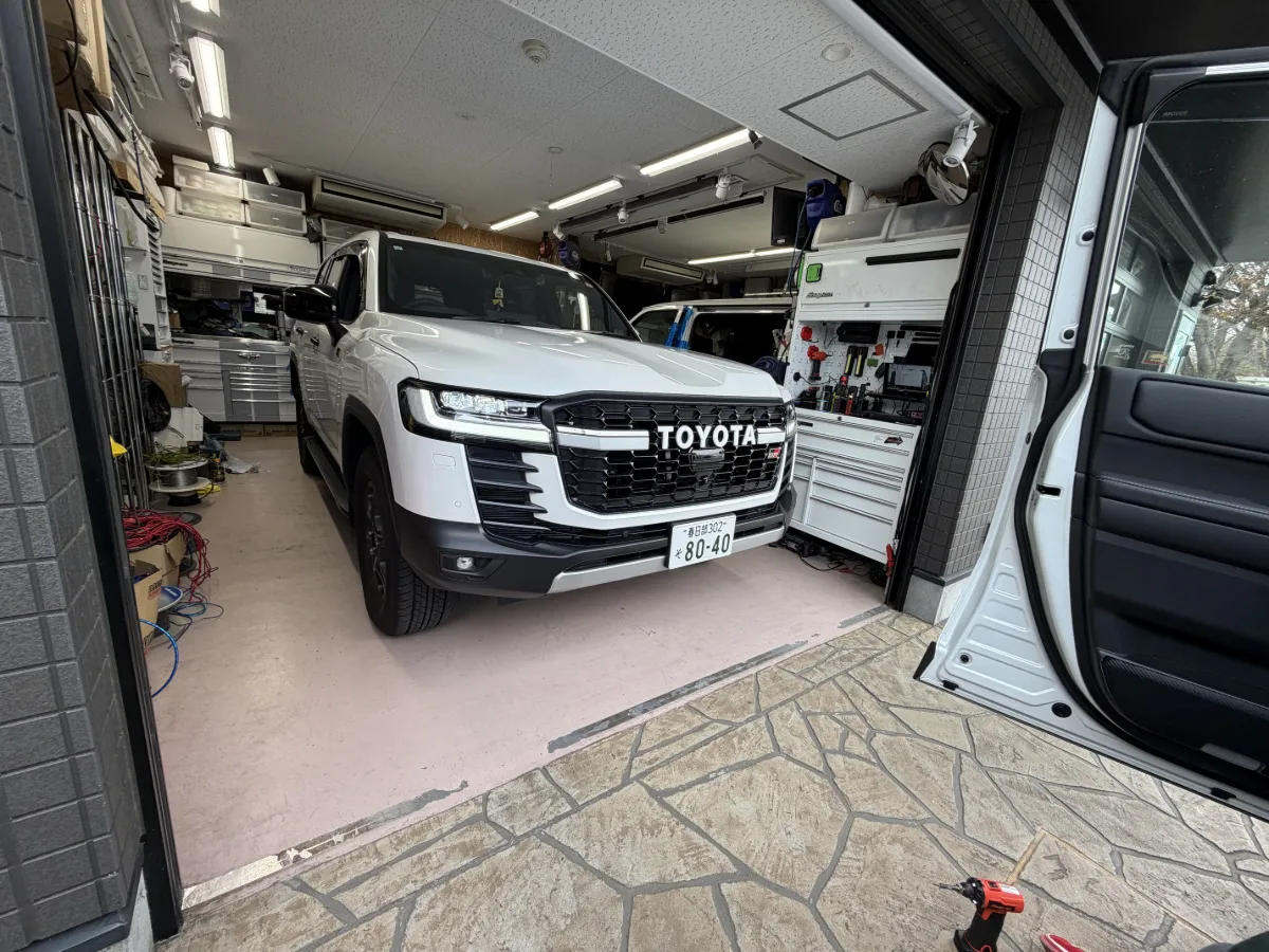 Today we will introduce car security installation for TOYOTA LAND CRUISER 250 250W.