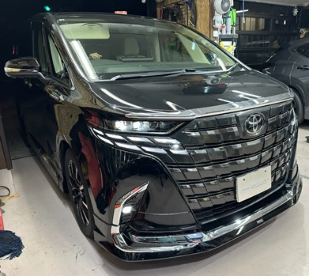 Today we will introduce car security installation for the TOYOTA ALPHARD 6AA-AAHH40W4# series.