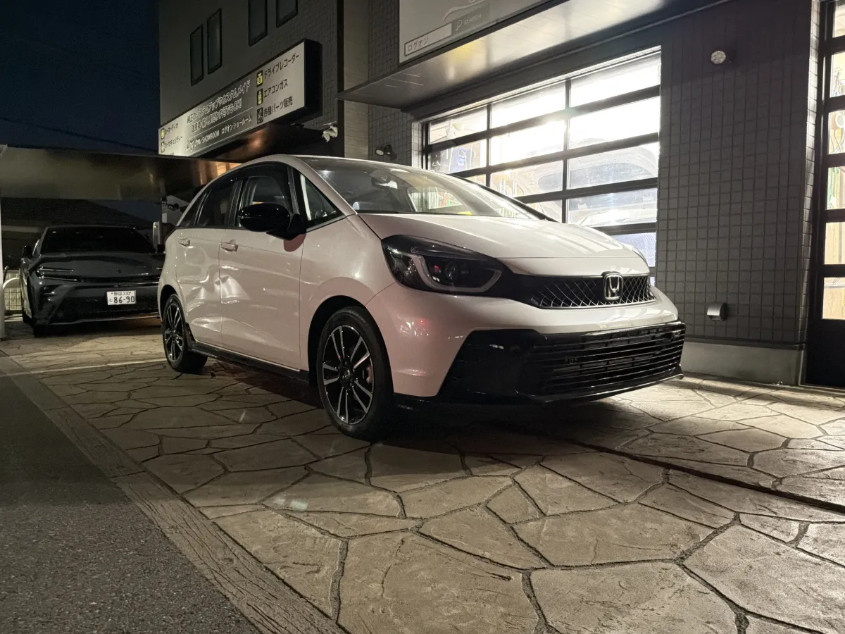 今日ご紹介するのはHONDA FIT GR/GS3･4･5･6･7･8のカーオーディオインストールです。