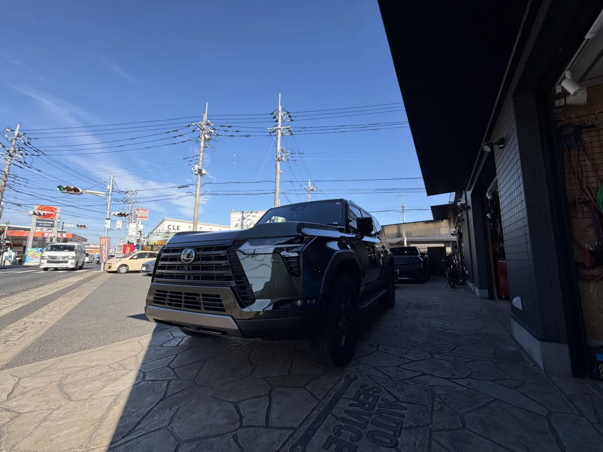 今日ご紹介するのはLEXUS GX VJA252Wのカーセキュリティインストールです。