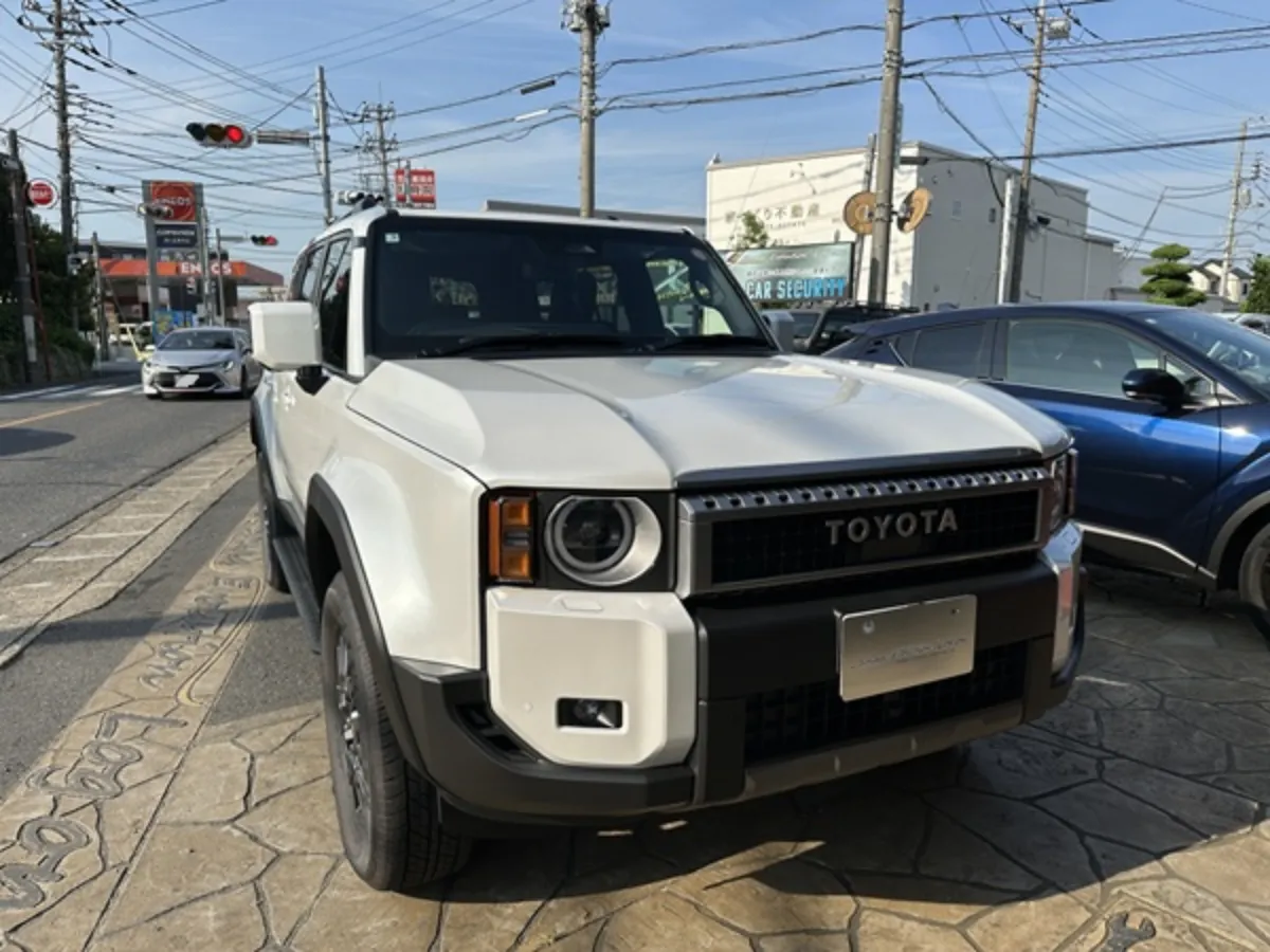 今日ご紹介するのはTOYOTA LAND CRUISER 250 250Wのカーセキュリティインストールです。