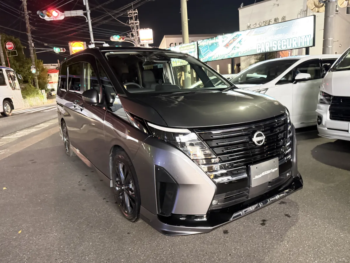 Today we will introduce the car audio installation of a NISSAN SERENA C28.