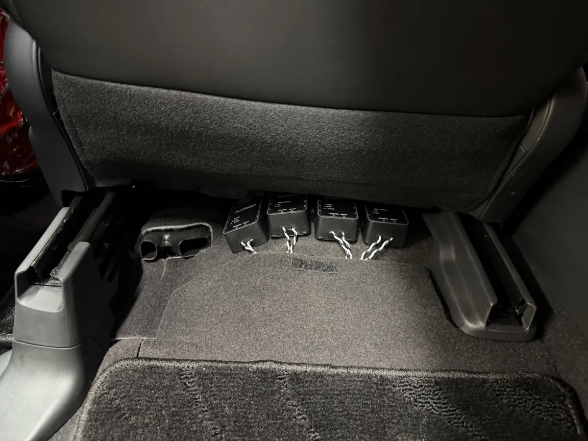 ホンダ オデッセイ RC系後期向けのおススメメニューです!パッシブネットワーク(バイアンプ込)+車種別追加特殊作業+DSP本体設置工賃をセットで対応します。 リアスピーカーを使わない、またはリアチャンネルが余っている場合は、そのリア出力をフロントのツイーターチャンネルに回して、デッキのフェーダーでツイーター音量を直感的に調整可能。ツイーターとドア(ミッド)との音量比を自由に変えられるので、自分好みの音場バランスを手軽に作れます。ポイント:- 別体アンプが不要で簡単に音質アップしたい方に最適 - デッキ画面でサッと調整できるから調整ストレスが少ない - 車種別の特殊作業込みでフィッティングも安心 - DSP本体の設置工賃対応(本体は別途ご用意ください)オデッセイの音を手軽に、でもしっかり良くしたいならぜひご相談ください!ログオンでお待ちしてます。