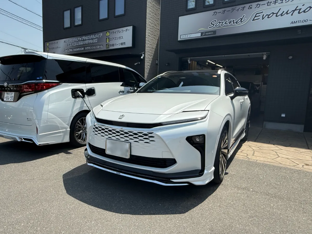 今日ご紹介するのはTOYOTA CROWN ESTATE 6AA- AZSH38/39のカーセキュリティインストールです。