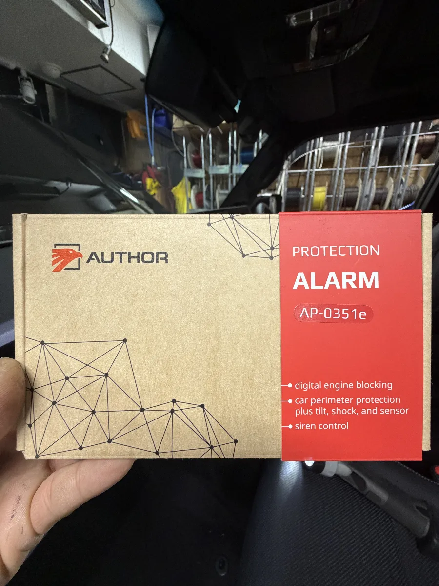 🚗✨ 今回ご紹介するのは、トヨタ ランドクルーザー 250にぴったりのセキュリティシステム「IGLA ALARM」です!このデジタルカーセキュリティ本体は、最新のファームウェアが搭載されていて、特に注目すべき機能が満載です。例えば、センサーバイパス機能!これは、誤作動を避けるためにセンサーを一時的に無効化できる便利な機能です。機械式立体駐車場やフェリー乗船時など、特定のシーンで活躍します。さらに、IGLA ALARMのデジタルブロック機能により、車両の配線を切断することなく盗難を防ぎます。エンジンブロックやエンジン停止、そして新機能のシフトロックなど、スマートなセキュリティ機能がフル装備です。あなたの愛車をしっかり守る頼もしい存在です!様々なセキュリティ対策を通じて、安心・安全なカーライフを実現しましょう。🤝🔒 ぜひ、次世代のスマートセキュリティを体感してみてください!