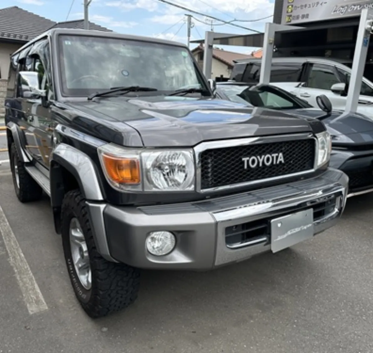 今日ご紹介するのはTOYOTA LAND CRUISER 70 GRJ76Kのカーオーディオインストールです。