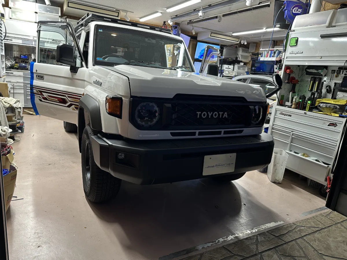 Today we will introduce the car security installation for the TOYOTA LAND CRUISER 70 GDJ76W.