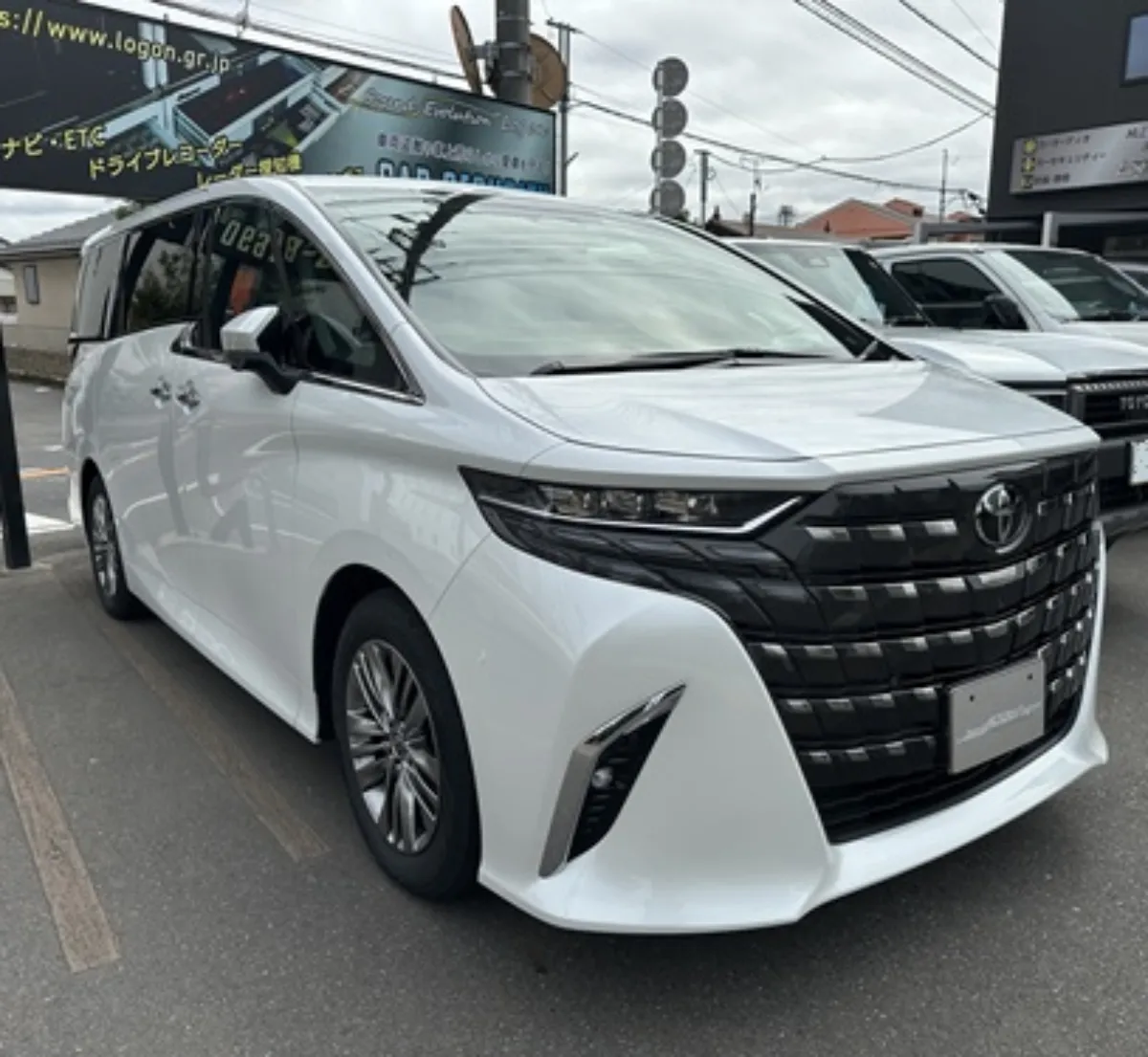 Today we will introduce car security installation for the TOYOTA ALPHARD 6AA-AAHH40W4# series.
