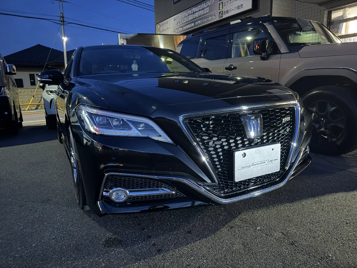 今日ご紹介するのはTOYOTA CROWN GWS/ARS22#系・AZSH2#のカーオーディオインストールです。