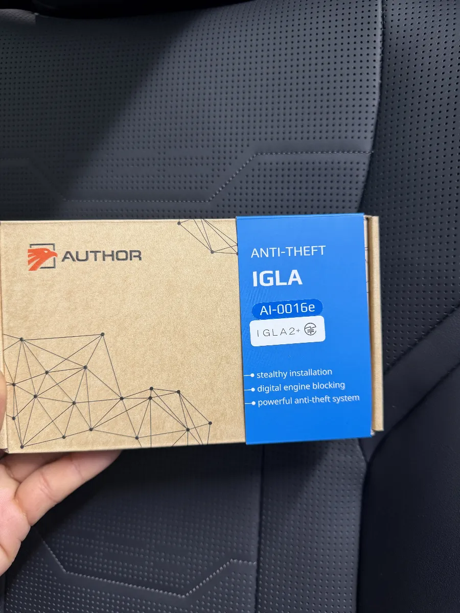 🚗✨今回ご紹介するのは、レクサスGX VJA252Wにピッタリなセキュリティシステム「AUTHOR IGLA JP+」です！✨このデジタルカーセキュリティは、最新の盗難手口にもしっかり対応！リレーアタックやCANインベーダーなど、物理的なダメージを与えずに安全に守ることができるんです。日常的な操作もそのまま。特別なキーフォブとペアリングしない限り、エンジンは始動しないので、安心してお使いいただけます。また、スマホアプリでの認証も可能で、便利さとセキュリティを両立！さらには、駐車時にパワーウィンドウを自動で閉める機能や、キーの不正複製を防ぐ高度なブロック機能も完備。さらに、他のセキュリティアイテムと組み合わせることで、さらなる強力な防御システムを構築できますよ。初めてセキュリティ対策を考えている方にもオススメのエントリーモデル。安心して愛車を守るための一歩として、ぜひお試しください！