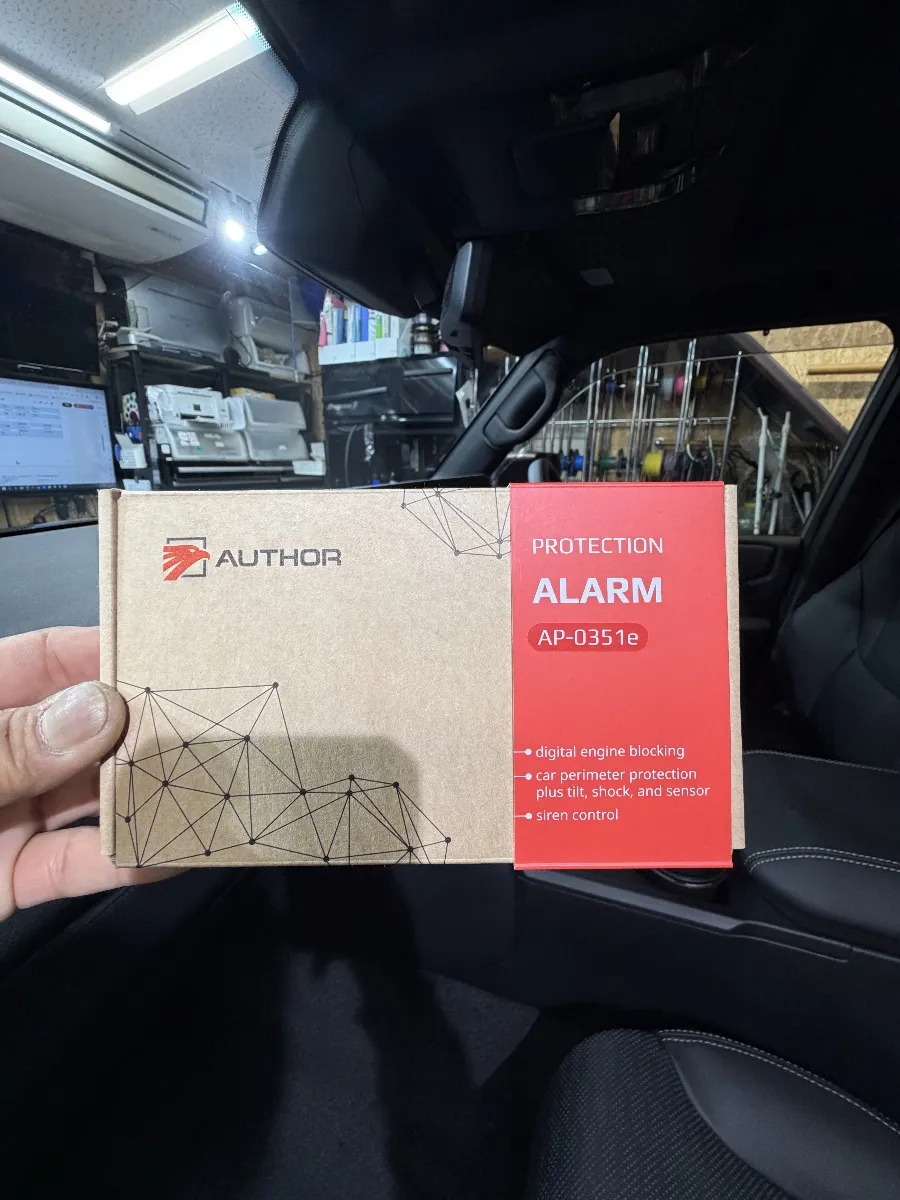 🚗🔒【最新セキュリティのご紹介】🔒🚗こんにちは!カーオーディオ・カーセキュリティ専門店ログオンです。今日はトヨタ ランドクルーザー 250にピッタリな最新セキュリティシステム「IGLA ALARM」をご紹介します!🌟**IGLA ALARMとは?**🌟このデジタルカーセキュリティ本体は、誤作動を防ぐ「センサーバイパス機能」や車両の配線を切らずに盗難を防ぐ「デジタルブロック機能」を搭載。使うシーンに合わせて、賢くセキュリティを管理できます!🎉📌**センサーバイパス機能**機械式立体駐車場やフェリーに乗る時に、特定のセンサー(ショック、チルト、モーション)を一時的に無効化できるんです!面倒な誤作動を防ぎつつ、セキュリティはしっかり守れるので安心♪📌**デジタルブロック機能**一切の配線を切断せずに、エンジン始動やシフト操作をブロックします。これにより、もし万が一エンジンを始動されても、すぐに走行不能に。盗難対策を徹底できます!💪🚙✨次世代のスマートセキュリティ、IGLA ALARMで愛車をしっかりガードしましょう!詳細やお問合せはお気軽にどうぞ〜!✨🚙#カーセキュリティ #ランドクルーザー #IGLAALARM #ログオン