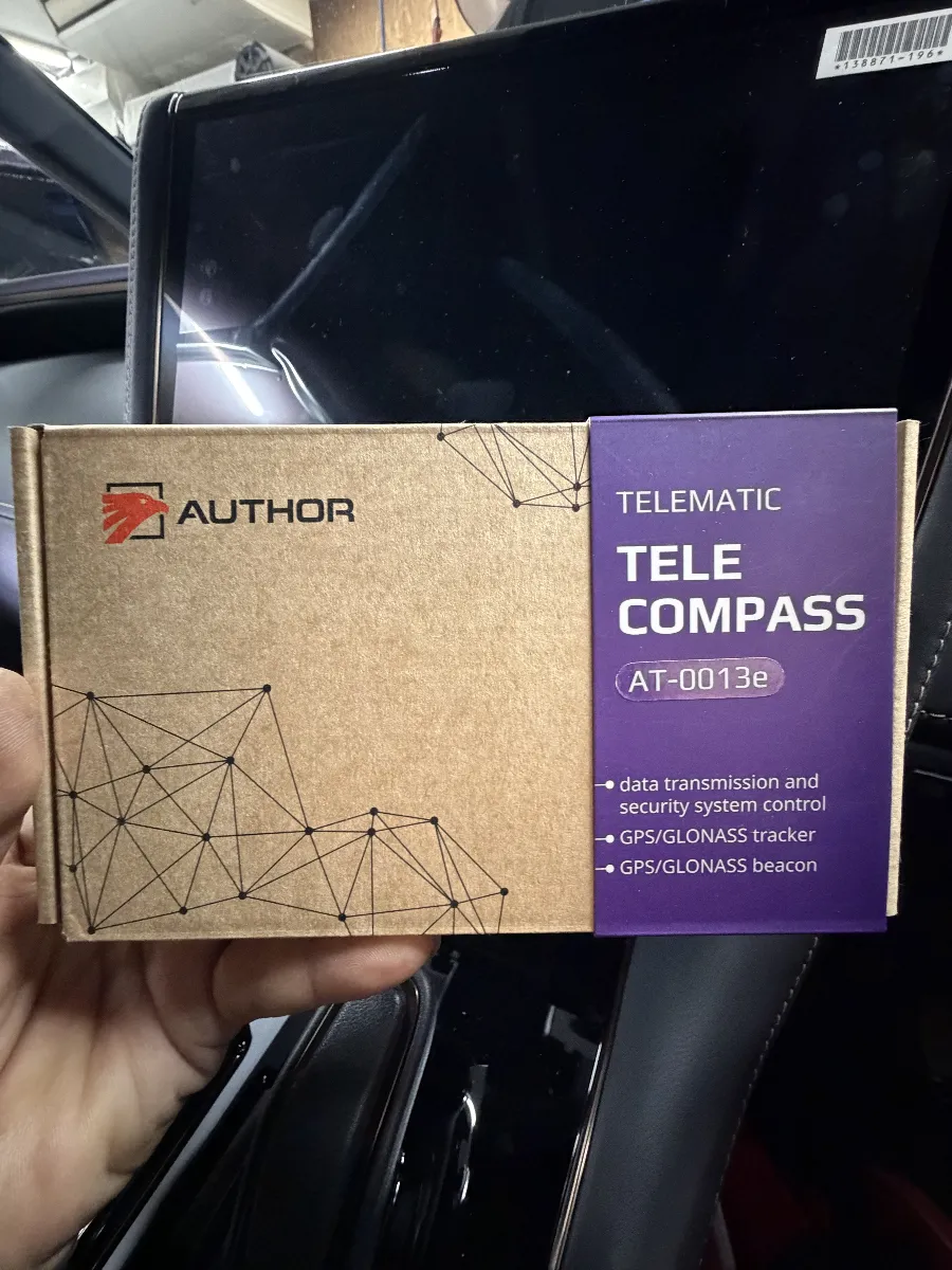 AUTHOR ALARMのTELE COMPASSは、トヨタ ヴェルファイア 6AA-TAHA4#系のように日常使いも多く、駐車中の様子も気になりやすい車に相性のいい通信型オプションです。
スマートフォンから車両の状態や位置情報を確認しやすくなるので、ただ「後で見る」だけではなく、その時の状況をつかみやすいのがポイントです。
純正でも位置確認ができる車はありますが、見たい時にすぐ状況を把握したいとなると、もう一歩ほしい場面は意外とあります。
TELE COMPASSは、セキュリティの状態確認や遠隔操作、車両電圧の確認まで含めて、車から離れている時間の不便を減らしやすいのが良いところです。ご家族で使う車や、週末中心で乗る車にも使い勝手が出やすい装備ですね。
こういう通信系のセキュリティオプションは、商品だけで完結するものではありません。
どのシステムと組み合わせるか、普段どう使うかまで見ながら組むことで、導入後の扱いやすさがかなり変わります。 見えない部分のまとめ方まできちんと整えておくと、毎回の操作もスムーズです。
派手なパーツではありませんが、付けてからじわっと良さが出るタイプです。
ヴェルファイア 6AA-TAHA4#系で防犯面を少し踏み込みたい方や、離れた場所から車の状態を見ておきたい方には、かなり実用的な選択肢だと思います。

