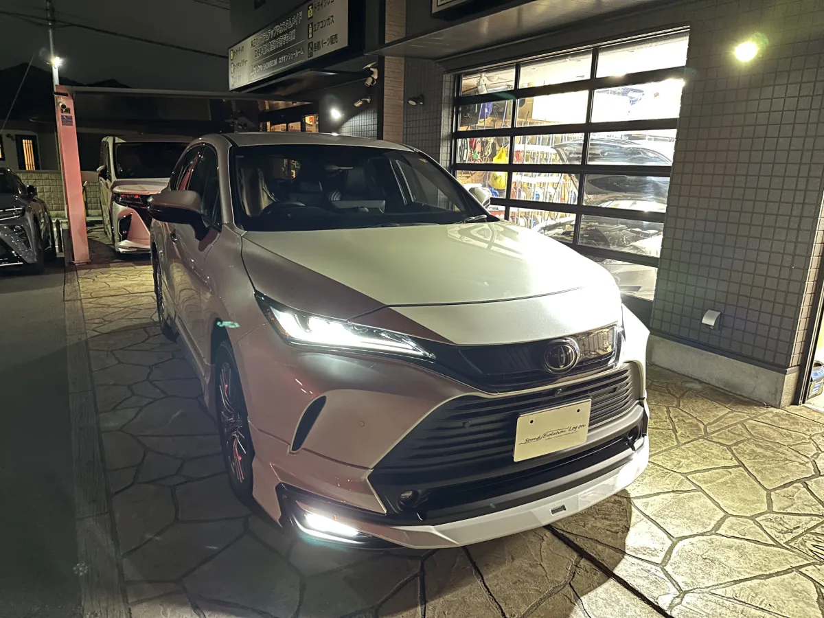 Today we will introduce the car security installation for the TOYOTA HARRIER 6BA-MXUA80.