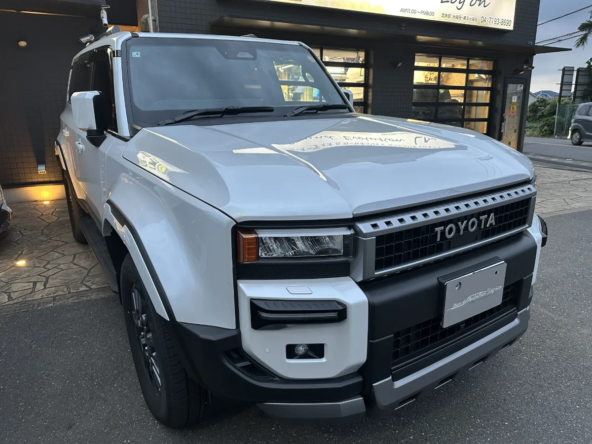 今日ご紹介するのはTOYOTA LAND CRUISER 250 250Wのカーセキュリティインストールです。