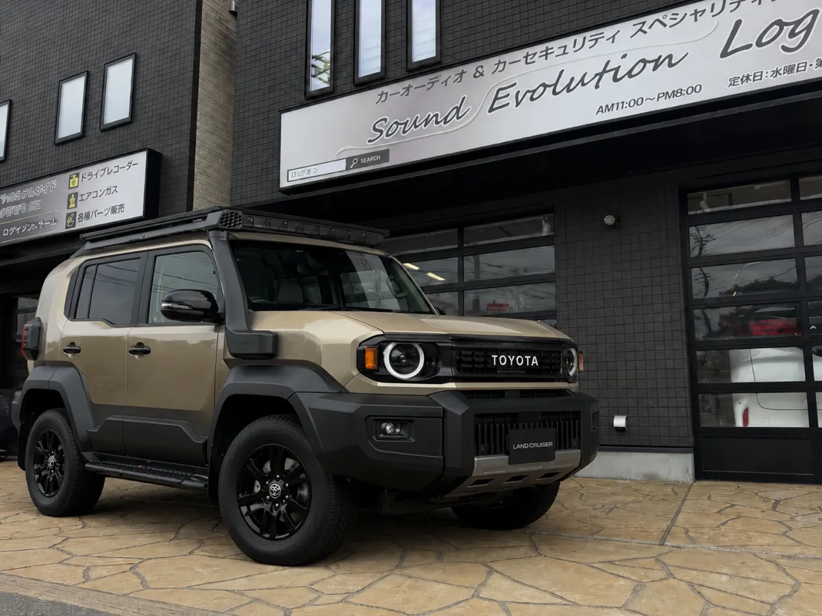 今日ご紹介するのはTOYOTA LANDCRUISER FJ 3BA-TRJ240Wのカーセキュリティプラン完成