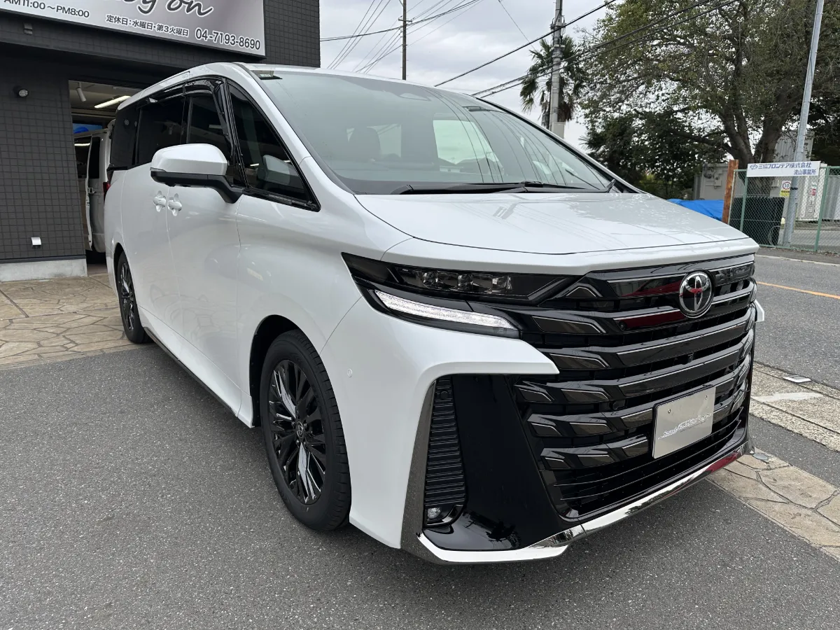 今日ご紹介するのはTOYOTA VELLFIRE TAHA4#系のカーセキュリティインストールです。