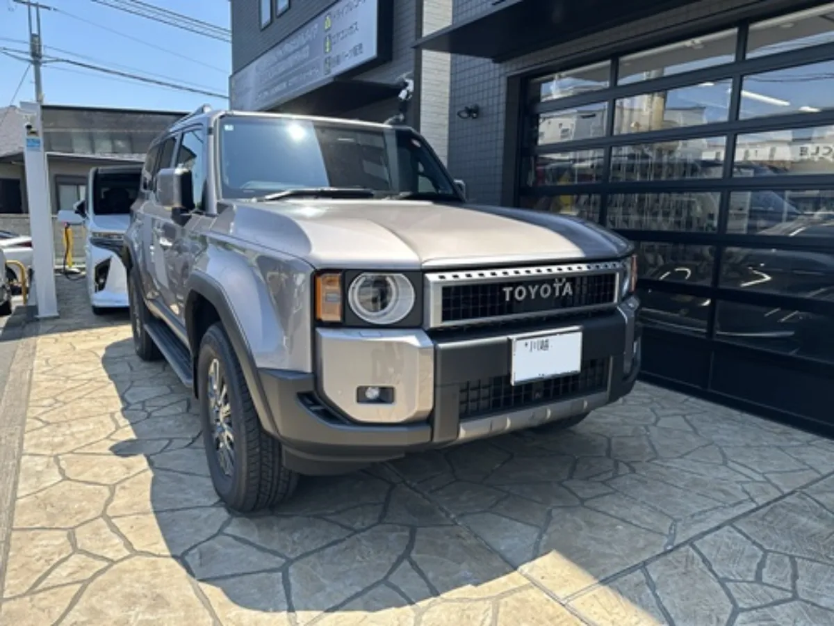 今日ご紹介するのはTOYOTA LAND CRUISER 250 250Wのカーセキュリティインストールです。