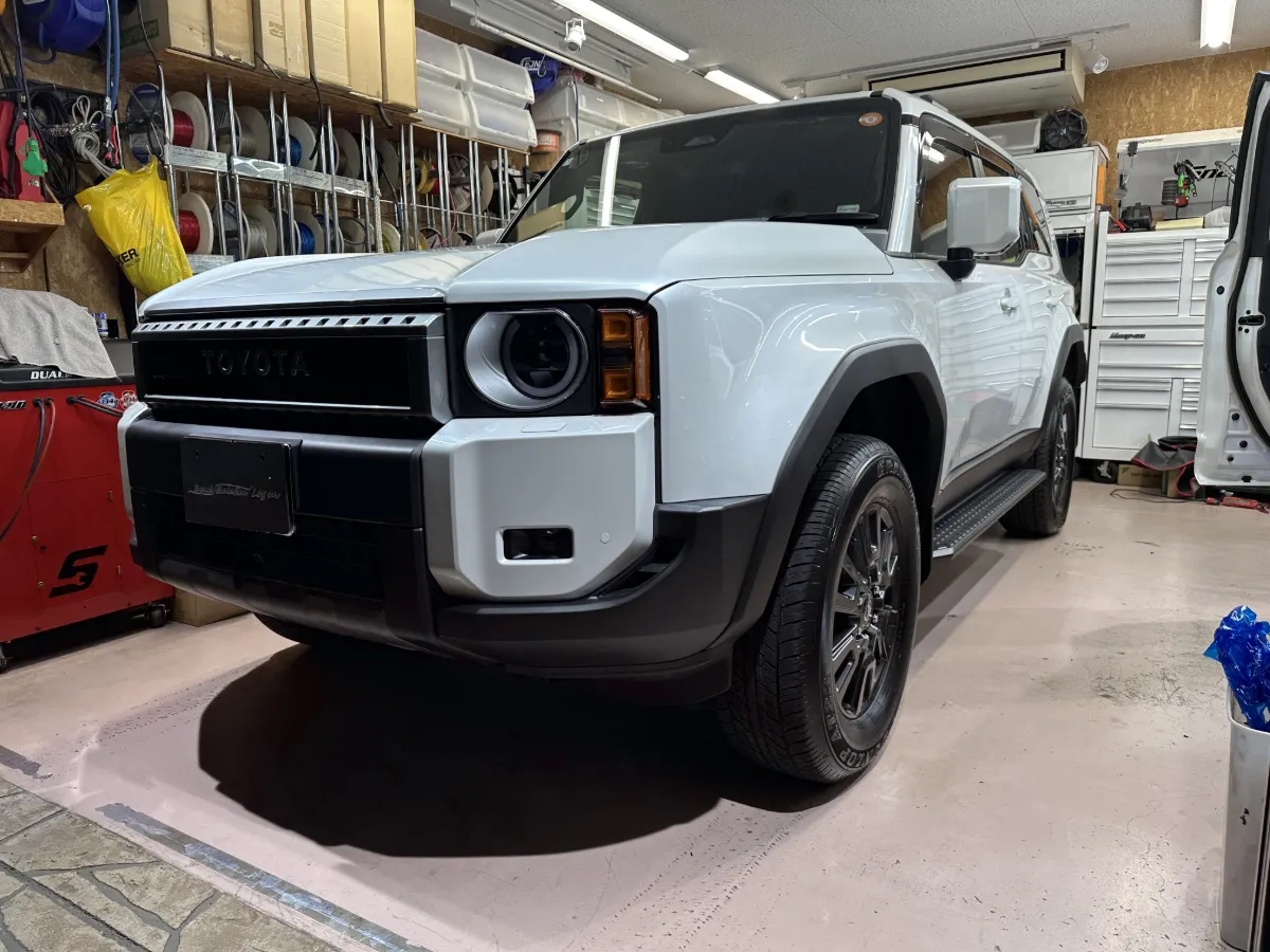 今日ご紹介するのはTOYOTA LAND CRUISER 250 250Wのカーセキュリティインストールです。