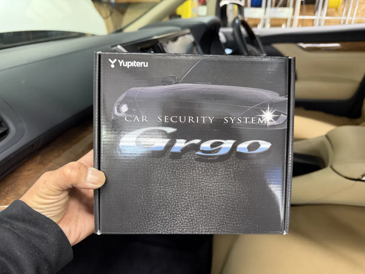 ユピテルの本格派カーセキュリティ「Grgo‑ZVⅡ」をアルファード(AYH/GGH/AGH3#系前期)にオススメ!- アンサーバックモデルで状態がひと目でわかる- 視認性バツグンのフルカラーEL(自発光)パネル搭載- メニュー表示&2アクションのダイレクト操作で操作がカンタン&スピーディ- 新搭載のリレーアタック対策で盗難抑止力を強化- アナログセキュリティー本体・数量1取り付けもお任せください。気になる点があればお気軽にどうぞ!