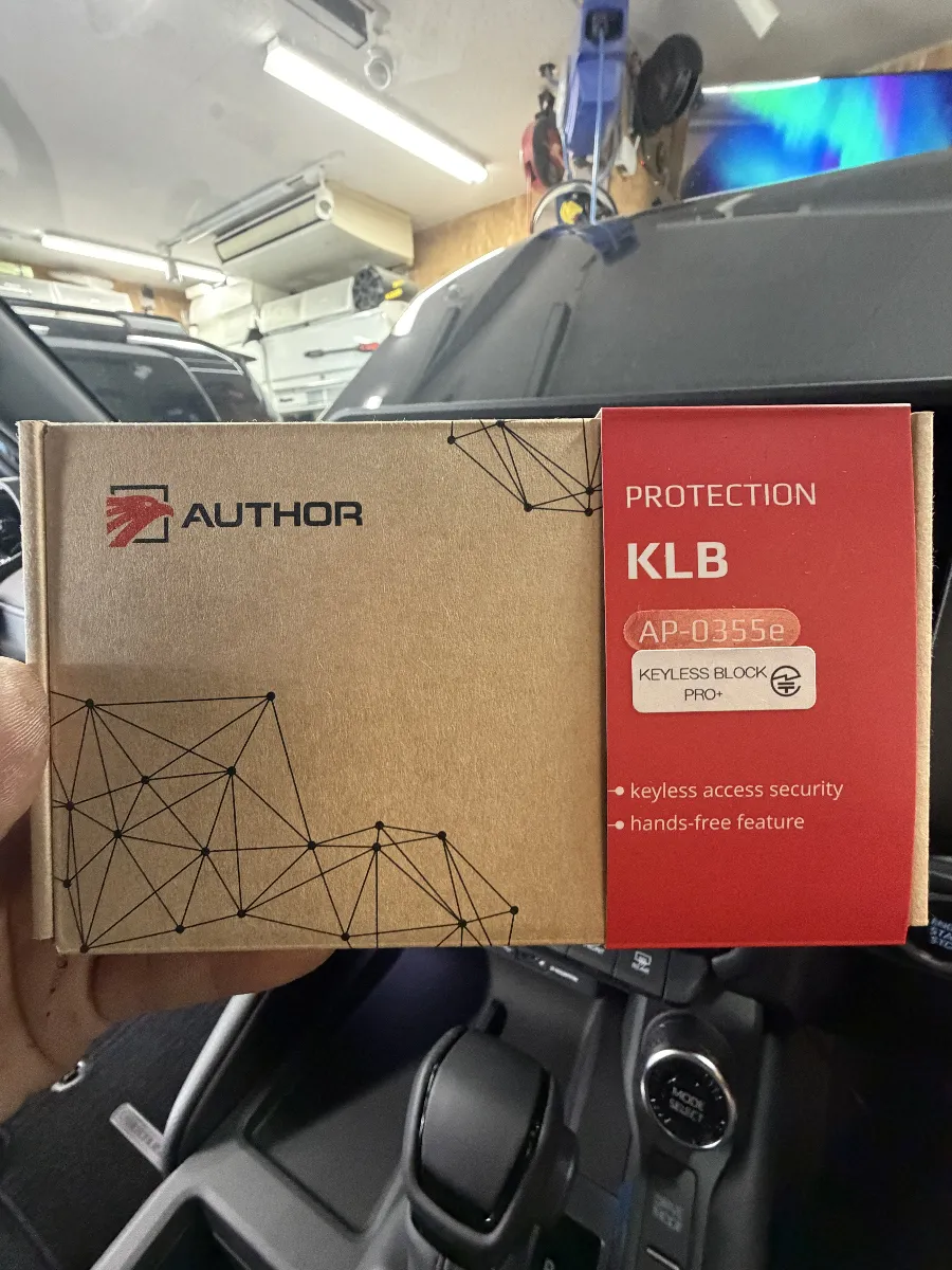 🚗✨ トヨタ・ランドクルーザー 250 に最適なセキュリティ、KEYLESS BLOCK JP+ のご紹介です!この次世代デジタルカーセキュリティシステムは、最新の盗難技術からあなたの愛車をしっかり守ります。特に、リレーアタックやCANインベーダーなどの手口に対して、純正セキュリティでは不十分な場合が増えてきました。そのため、後付けの防御層が必要なのです。### KEYLESS BLOCKの特長:- **リレーアタック完全遮断**:スマートキーでロックした後は、車両が電波を完全に受け付けない状態に。盗難ツールの影響を受けずにドアを守ります。 - **CANインベーダー対策**:特に多く被害が報告されているトヨタ・レクサス車のために設計されたアップデート仕様。- **エンジン始動をブロック**:たとえドアを開けられても、正しい認証がない限りエンジンは始動しません。- **自由な認証方式**:専用キーフォブやスマホ認証を利用可能。日常の利便性を損ねることなく安心をプラス。- **幅広い互換性**:他のセキュリティシステムとも連携可能で、より強固な多層防御が実現できます。### 当店のおすすめポイント:さらに、IGLAとの同時施工を強くおすすめしています!操作性の向上や、コストパフォーマンスも抜群です。デジタル制御と電波遮断を組み合わせることで、防御力が最大化され、安心してお車をお任せいただけます。大切な愛車を守るために、ぜひこの機会にKEYLESS BLOCKの導入をご検討ください!