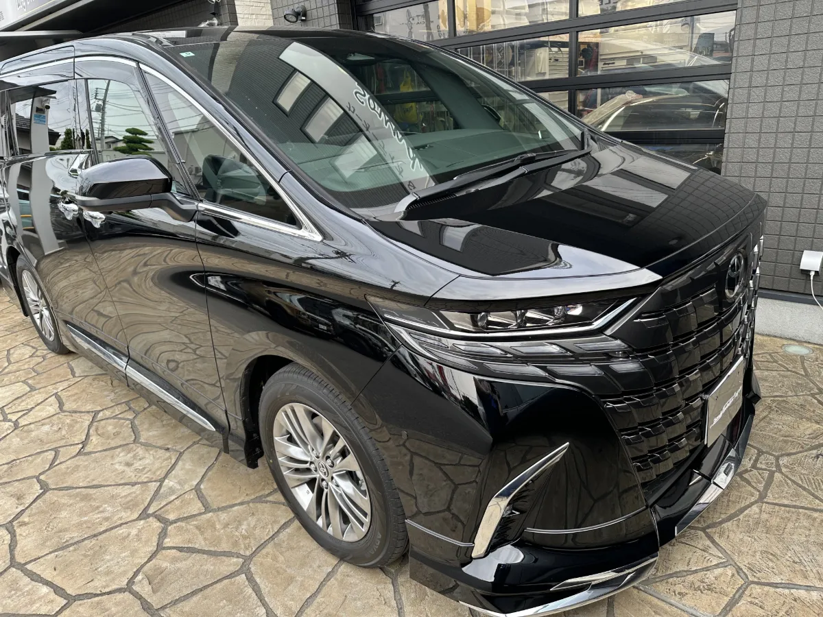 今日ご紹介するのはTOYOTA ALPHARD 6AA-AAHH40W4#系のカーセキュリティインストールです。