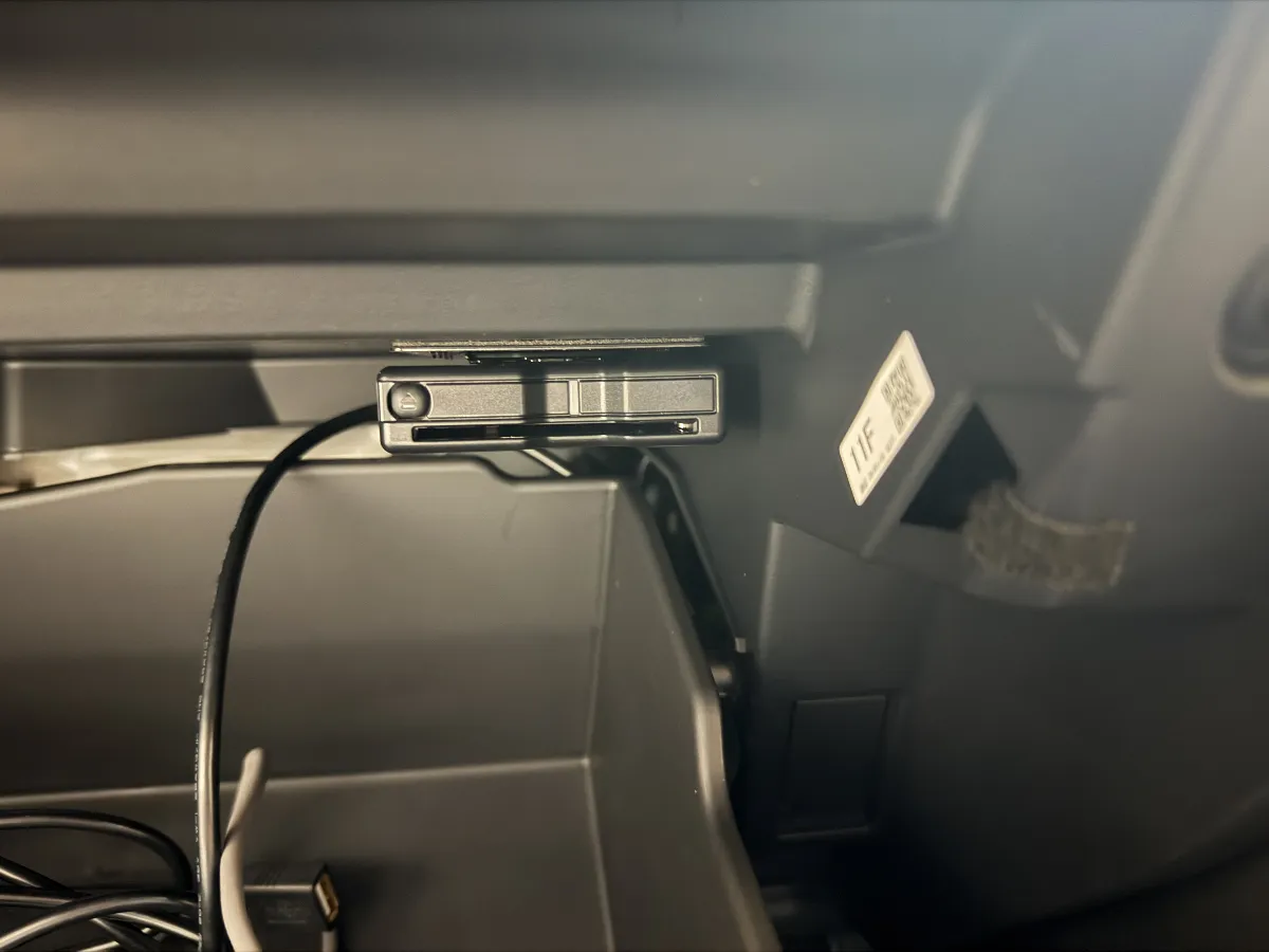 こちらは、スバル BRZ ZD系にお届けするカロッツェリアのETC2.0 ND-ETCS2Ⅱです!このETCはナビと連動し、音声での案内もバッチリ。最新のセキュリティ規格にも対応しているので、安全にお使いいただけます。特徴は、アンテナ一体型で設置がスムーズ。車内もスッキリ保てちゃいますよ!さらに、渋滞情報や広域道路情報も取得できるので、快適なドライブをサポートします。スマートなカーライフを実現する必須アイテムです!