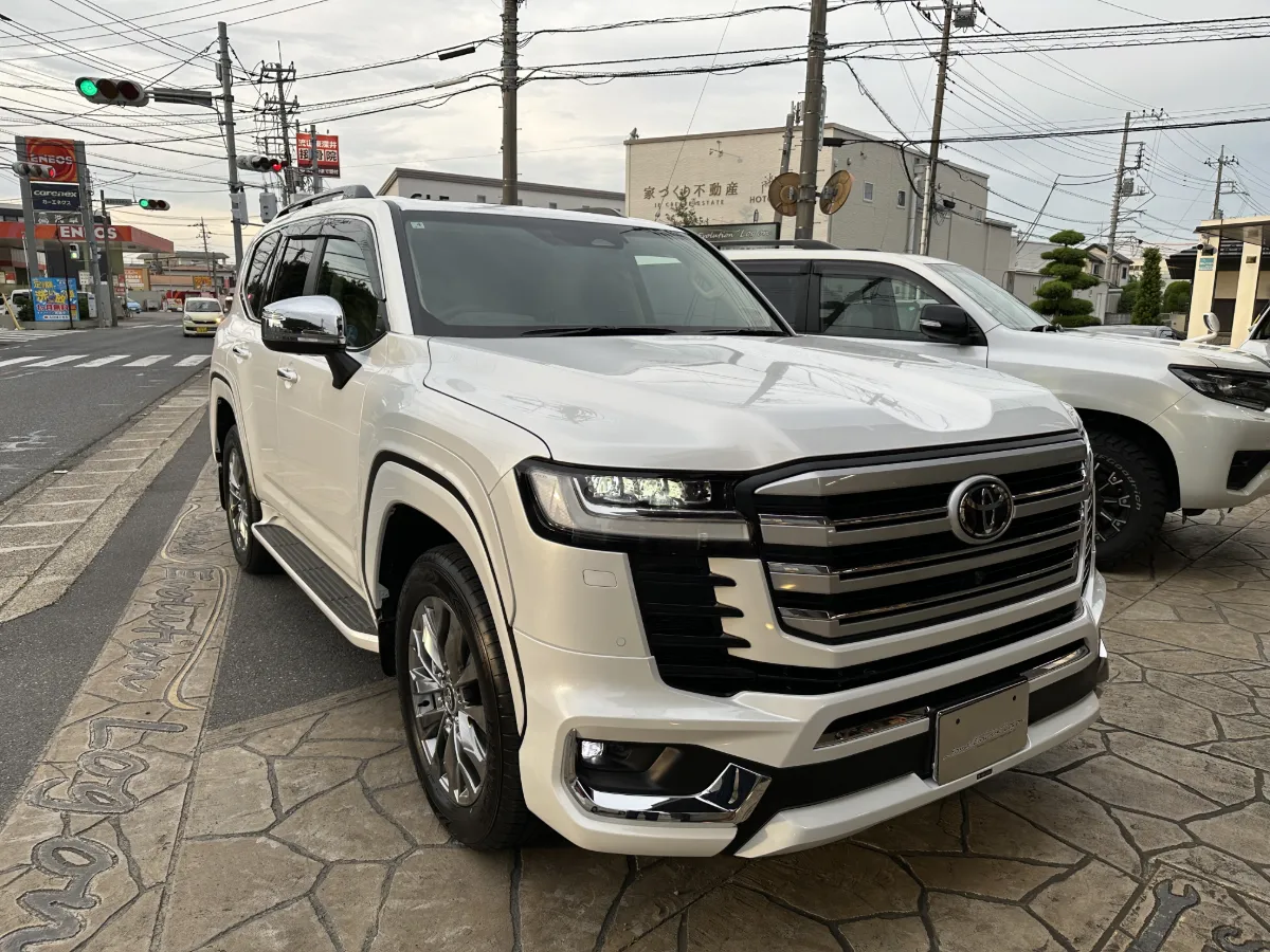 今日ご紹介するのはTOYOTA LAND CRUISER 300 VJA300W  FJA300Wのカーセキュリティインストールです。