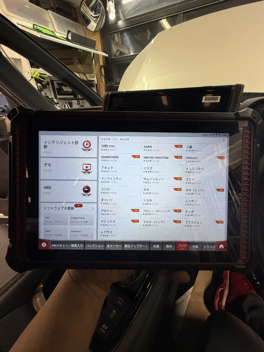 こんにちは!今日はトヨタ アルファードにぴったりな「純正カスタムコーディング」のご紹介です。🚗✨新しく車を納車した時の初期設定は、どの車両も基本的には似ているんですが、最近のモデルでは、インフォメーションディスプレイや車両設定を使って変更できる項目が増えてきました。でも、メニューには載っていない便利な機能もたくさんあるんです!そこで、ログオンでは最新の機材を使って、あなたのアルファードをさらに使いやすくカスタマイズします!例えば、ドアを閉めた後に自動でロックされる機能や、キーレスボタンを長押しすることで窓の開閉ができる機能、そしてリバース時に後ろワイパーが動かないようにする設定など、多彩なオプションがあります。こんな風に、あなたの運転スタイルやライフスタイルに合わせて、アルファードをもっと便利に、もっと快適にアップグレードしちゃいましょう!興味がある方は、ぜひお気軽にお問い合わせくださいね!