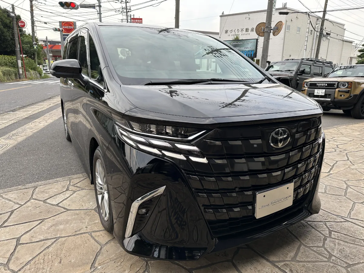 今日ご紹介するのはTOYOTA ALPHARD 6AA-AAHH40W4#系のカーオーディオインストールです。