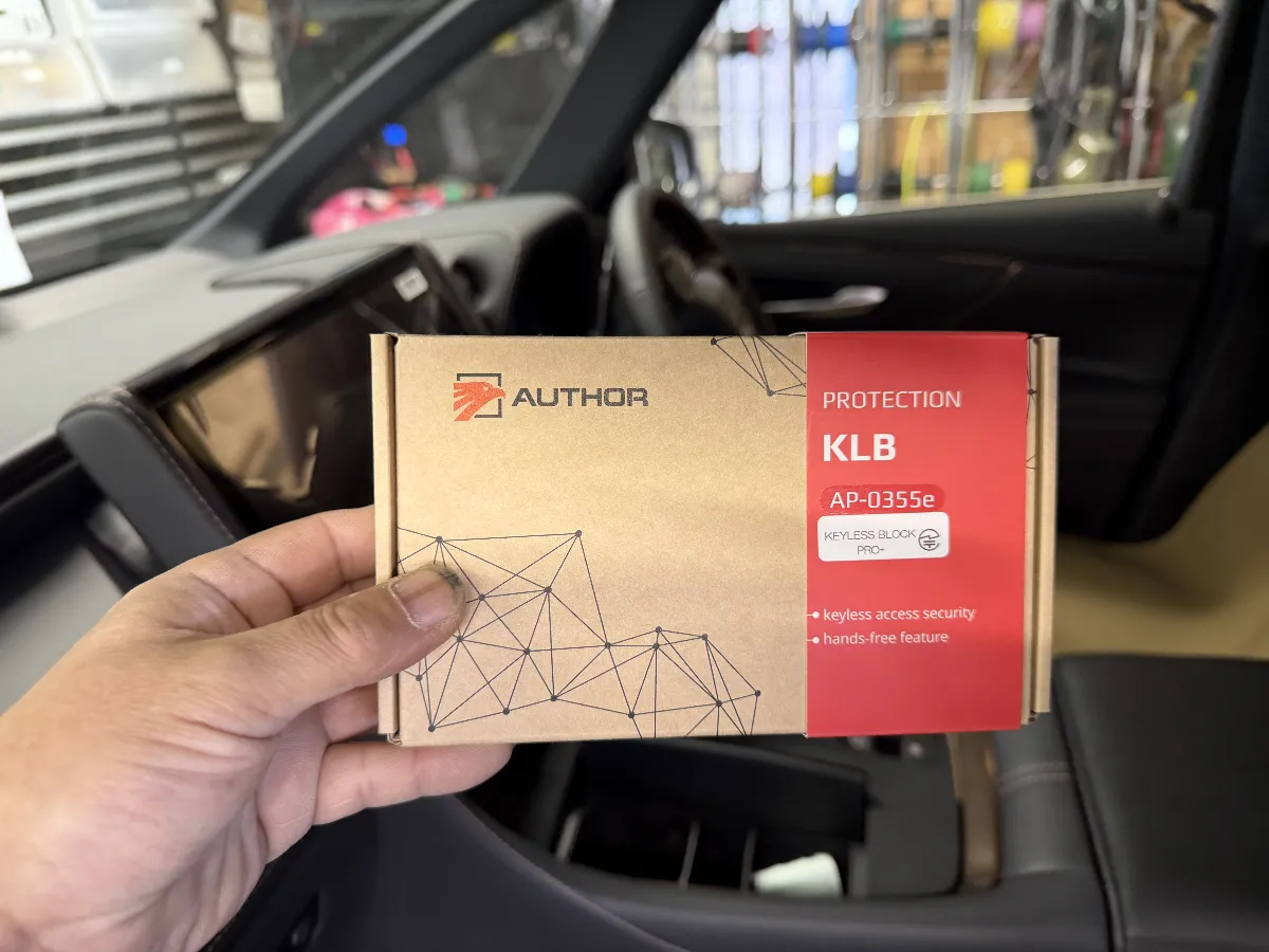 こんにちは！今回はトヨタ ヴェルファイアにぴったりなセキュリティアイテム「KEYLESS BLOCK JP+」をご紹介します。🔒 **KEYLESS BLOCK（キーレスブロック）** これは、最新の盗難手口に対応した次世代のデジタルカーセキュリティシステムです。スマートキー車両は常に狙われているため、このシステムで大切な愛車を守る準備をしましょう！**特長はコチラ**  - **リレーアタック完全遮断**：ロックした後、スマートキーの電波を受け付けず、盗難ツールから守ります。  - **CANインベーダー対策**：トヨタやレクサス車両に多い攻撃手法にもしっかり対応。  - **エンジン始動ブロック**：ドアを開けられても、認証なしではエンジンがかからないので安心。  - **認証方式の自由度**：スマホや専用キーフォブでも使えるため、日常の使い勝手を損ないません。  - **幅広い互換性**：IGLAシリーズなど、他のセキュリティシステムとも組み合わせることでさらなる防御が可能です。🤝 **当店のおすすめ**  IGLAとの同時施工で、操作を一本化！複数の認証方式を使えるようになりますし、防御力も最大化！もちろん作業効率も良いので、コストもお得になりますよ。🛡 **導入のメリット**  純正では防げない盗難手口を強力にガードし、日常の操作感もそのまま。さらに、同時施工でお得になるのが嬉しいポイントです。✨ **まとめ**  KEYLESS BLOCKは「開けられない」「動かせない」を徹底する、安心の次世代セキュリティシステム。愛車を守るために、ぜひこの機会にご検討ください！お気軽にお問合せくださいね！