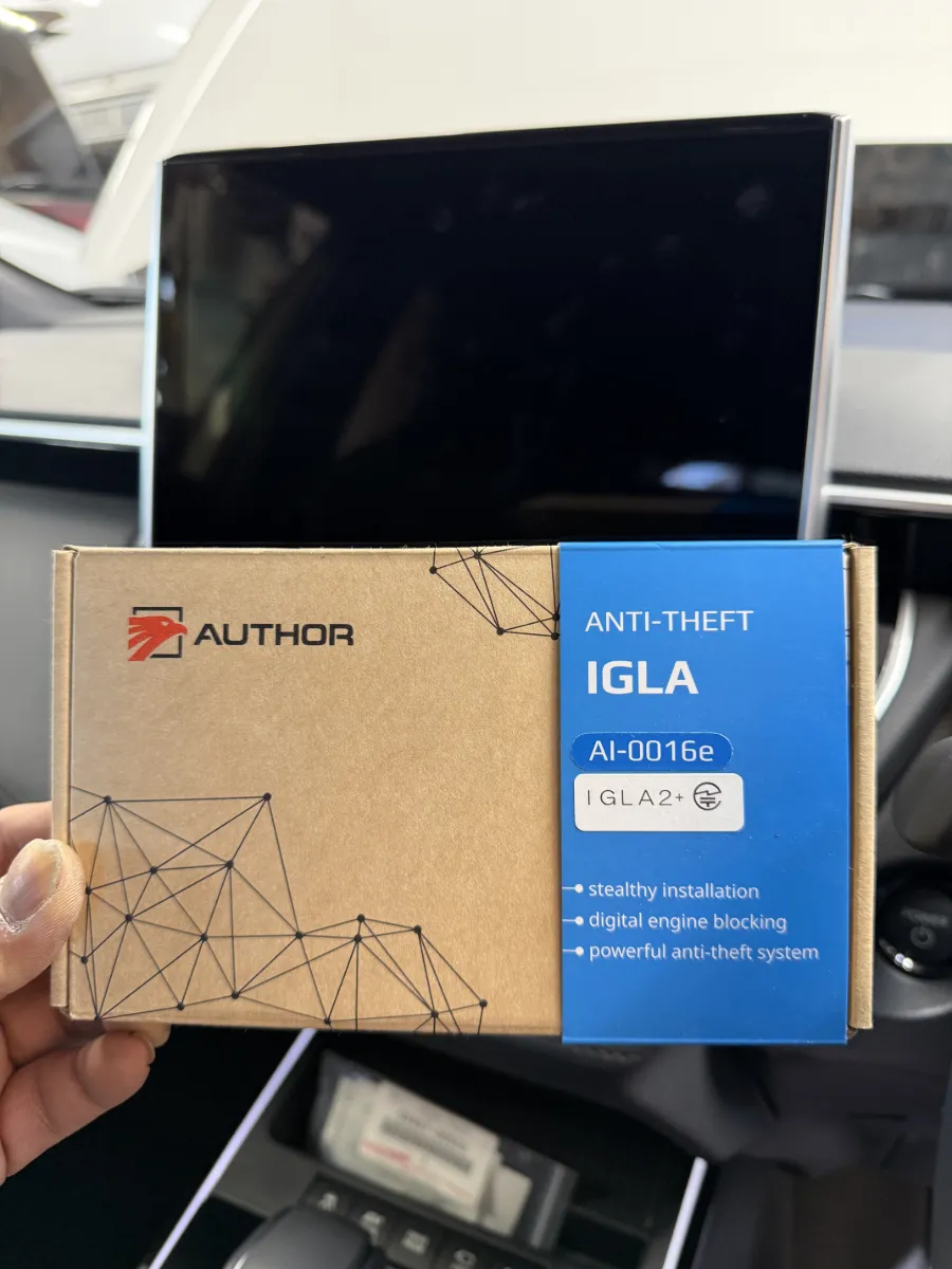トヨタ カローラクロス(ZVG/ZSG1#)にピッタリ!AUTHOR IGLA JP+(IGLA 2+) — デジタルカーセキュリティ本体 ×1主なポイント:- 最新の盗難手口に強いデジタル防御:リレーアタックやCANインベーダー対策に有効で、車体に傷をつけずにコンピュータ制御で確実にブロックします。 - 日常操作はそのまま:純正感そのままに使えます。専用キーフォブとペアリングしていないとエンジン始動不可、スマホアプリ認証にも対応で利便性も◎。 - 便利な追加機能:駐車時に自動でパワーウィンドウを閉じるクロージャーや、キー複製されても始動を許さないブロック機能付き。 - 拡張性バツグン:KEYLESS BLOCK JP+(電波遮断)、TOR(走行中ブロック)、LEDインジケーターなどと組み合わせて多層防御が可能。 - コスト重視の方にも最適:エントリーモデルながら十分な安心感を提供します。メーカー:オーサー / カテゴリ:デジタルカーセキュリティ本体当店ログオンで取付可能です。現車確認や詳しいご相談はお気軽にどうぞ!