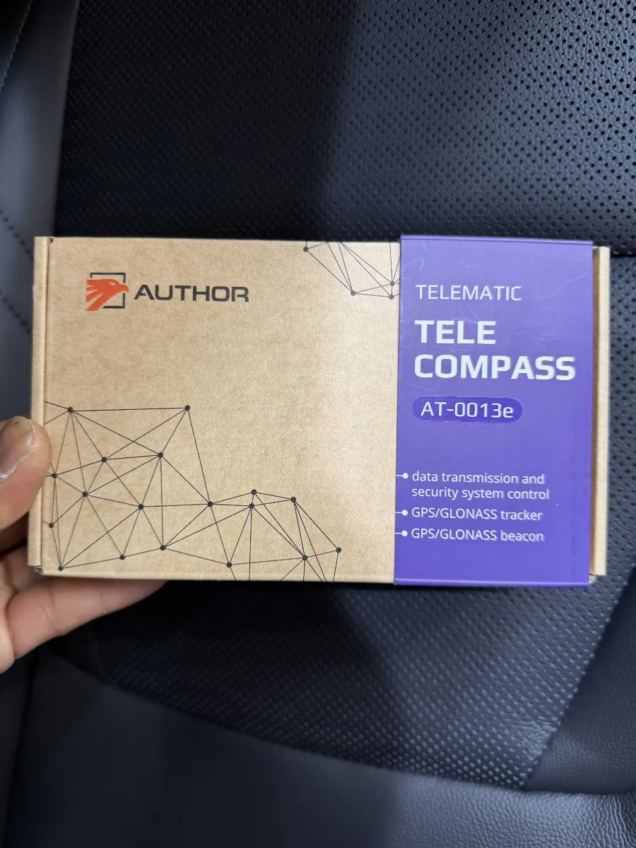 レクサス LX VJH310Wのオーナーさんにおすすめしたいのが、「TELECOMPASS」！このデジタルカーセキュリティ本体は、あなたの愛車をしっかり守るための心強いパートナーです。今までのGPSでは、位置情報が更新されるまでに時間がかかることがありますが、TELECOMPASSはそのスピードが全然違います。家族が外出中に「今、車はどうなってる？」なんて心配になったときも、スマホで簡単に状態を確認できて安心です。遠隔操作でセキュリティをオンオフできるから、もう不安に思う必要はありません。特に、長期間車を離れるときや、週末だけ使うケースでは、バッテリーの電圧もチェックできるのがポイント！これで「使おうと思ったらバッテリーが…」なんてトラブルも未然に防げるんです。しかも、COMPAASSを使うことで、「安心」はただの感覚ではなく、リアルタイムの情報で得られる実感に変わります。データ通信費は年間約8,000円かかりますが、その価値は十分です。新しい安心を手に入れて、愛車の見守りを強化しましょう！興味のある方はぜひお問い合わせを！