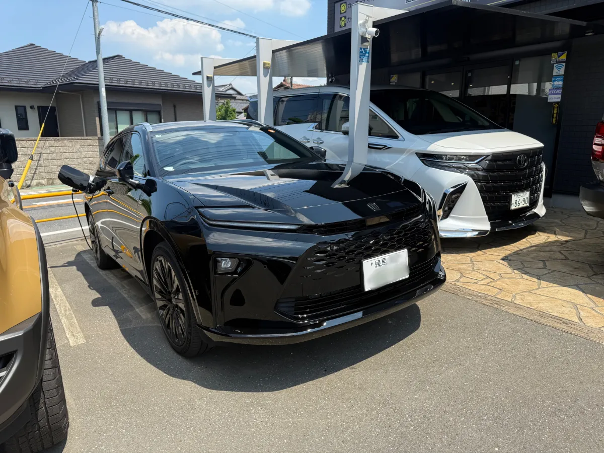 今日ご紹介するのはTOYOTA CROWN ESTATE 6AA- AZSH38/39のカーセキュリティインストールです。