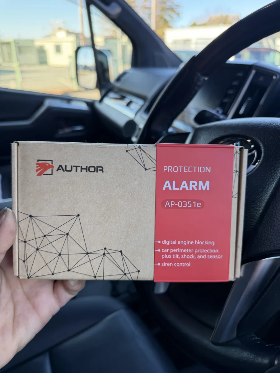 ご注文ありがとうございます!トヨタ グランエース(GDH303W)向けの定番セキュリティ、ALARM(イグラアラーム)を1台分ご用意します。ログオンからざっくりポイントをご案内♪主な特徴- 最新ファーム搭載でさらに安心:センサーバイパス機能(ファームV3.12以降標準)を実装。立体駐車場やフェリー、短時間の点検・洗車時にショック/チルト/モーションセンサーだけを一時無効にでき、誤報を防げます。- 簡単操作で一時解除:純正リモコンで「解錠」→「施錠」の2ステップ。1回のみ有効で、次回解錠時に自動で復帰します。- 作動通知:対応車両では2回チャープでバイパス開始をお知らせ(一部車種は音が出ない場合あり)。- デジタルブロック(CAN/LIN活用):配線を切らずに高精度な盗難対策。安全性を損なわずに導入できます。 - エンジンスタートブロック:始動自体を阻止 - エンジン停止:始動後、数秒で強制停止 - シフトロック(新機能):電子シフト車では、未解除状態でD/R/Nに入れても自動でPに戻し走行不能に(特にトヨタ/レクサス車に有効なケースが多いです)- 万が一エンジンがかかっても走行を阻止する「二重の抑止力」を発揮します。注意点- 一部メーカー/車種では機能非対応や作動差があります。納車前の動作確認・適合確認をおすすめします。- 常にファームウェアで機能強化が行われています。必要に応じて最新化して運用します。ご不明点やグランエース固有の適合確認をご希望なら、お気軽にお問い合わせください!車両に合わせて最適な設定で取り付けます。
