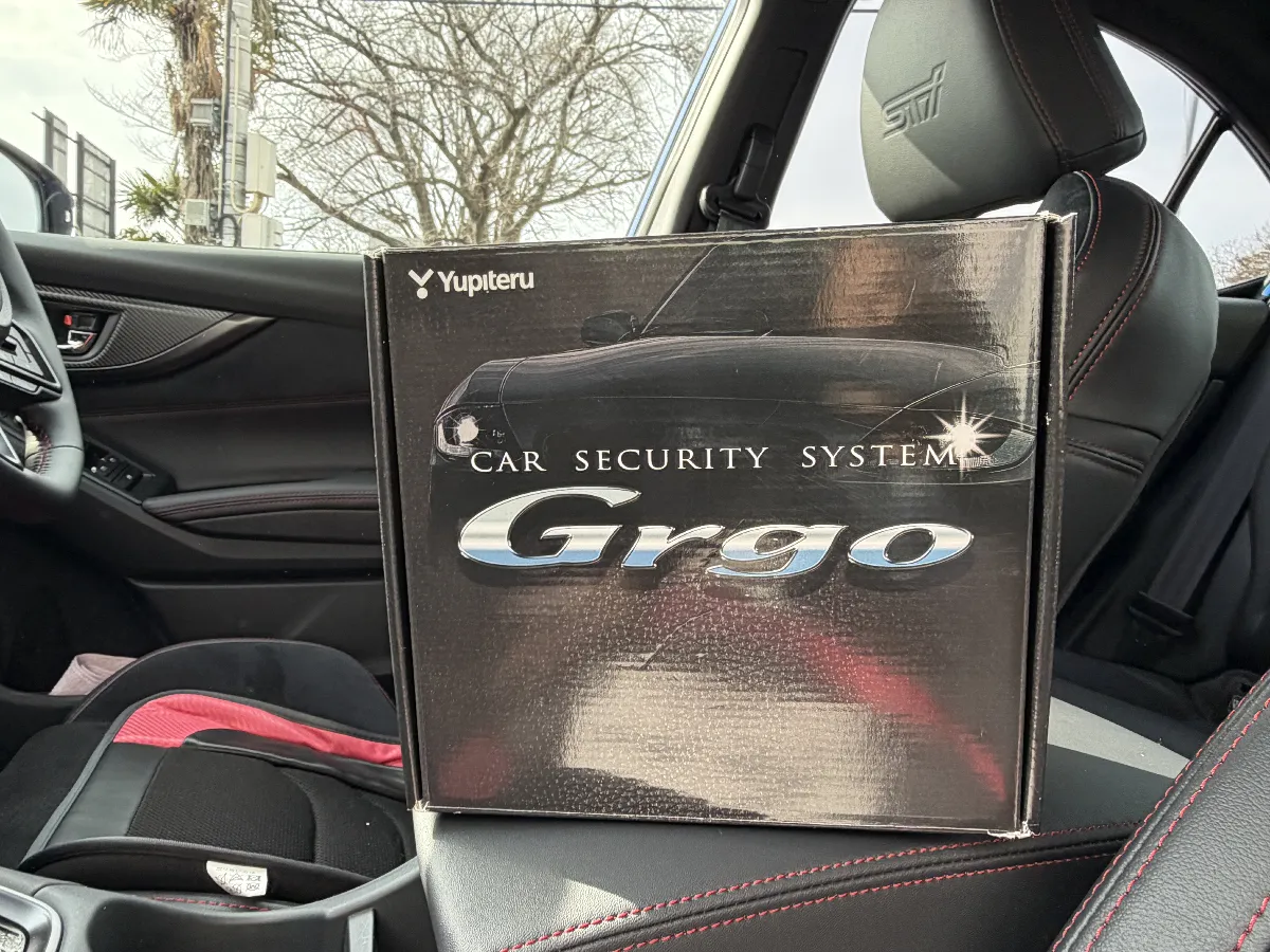 🚗✨ スバル WRX S4 DBA-VAG後期オーナーの皆さん、注目! ✨🚗 今回はユピテル製の「Grgo-ZVTⅡ」をご紹介します。これ、最新のアナログセキュリティー本体ですよ!セキュリティはもちろん、便利さも兼ね備えた優れものなんです。🔥 **こんな特徴があるよ!** - **高度な不正侵入検知**:キャンインベーダーやリレータック、コードグラバーといった新手の侵入手口にもバッチリ対応!純正キーでの不正操作があれば、すぐにアラートが発報されます。 - **カウントダウン・ディレイ機能**:純正スマートキーでのアンロック後、安心のカウントダウンタイマーがセットできます。周囲に気づかれずに乗車できるんですが、万一の不正操作にはしっかりと警告します! - **純正連携の安心互換性**:ミラー格納、パワーウィンドウ、エンジンスターターと完全に連動!使い心地はそのまま、煩わしい警告音の暴発も防ぎます。 - **プロユース品質&設置性**:コンパクトなモジュールで、既存の純正コントロールユニットにスムーズに接続可能。安心の国内サポート・1年保証もお付けしています!WRX S4をしっかり守ってくれる「Grgo-ZVTⅡ」、これで安心・快適なドライブライフを楽しもう!🚀💨