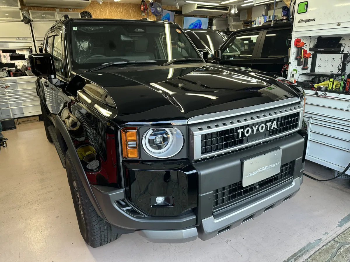 今日ご紹介するのはTOYOTA LAND CRUISER 250 250Wのカーセキュリティインストールです。
